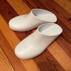 Brand new calzuro rubber clogs